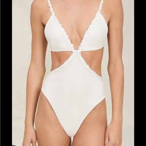 Devon Windsor Jacquelyn full piece in ivory shell